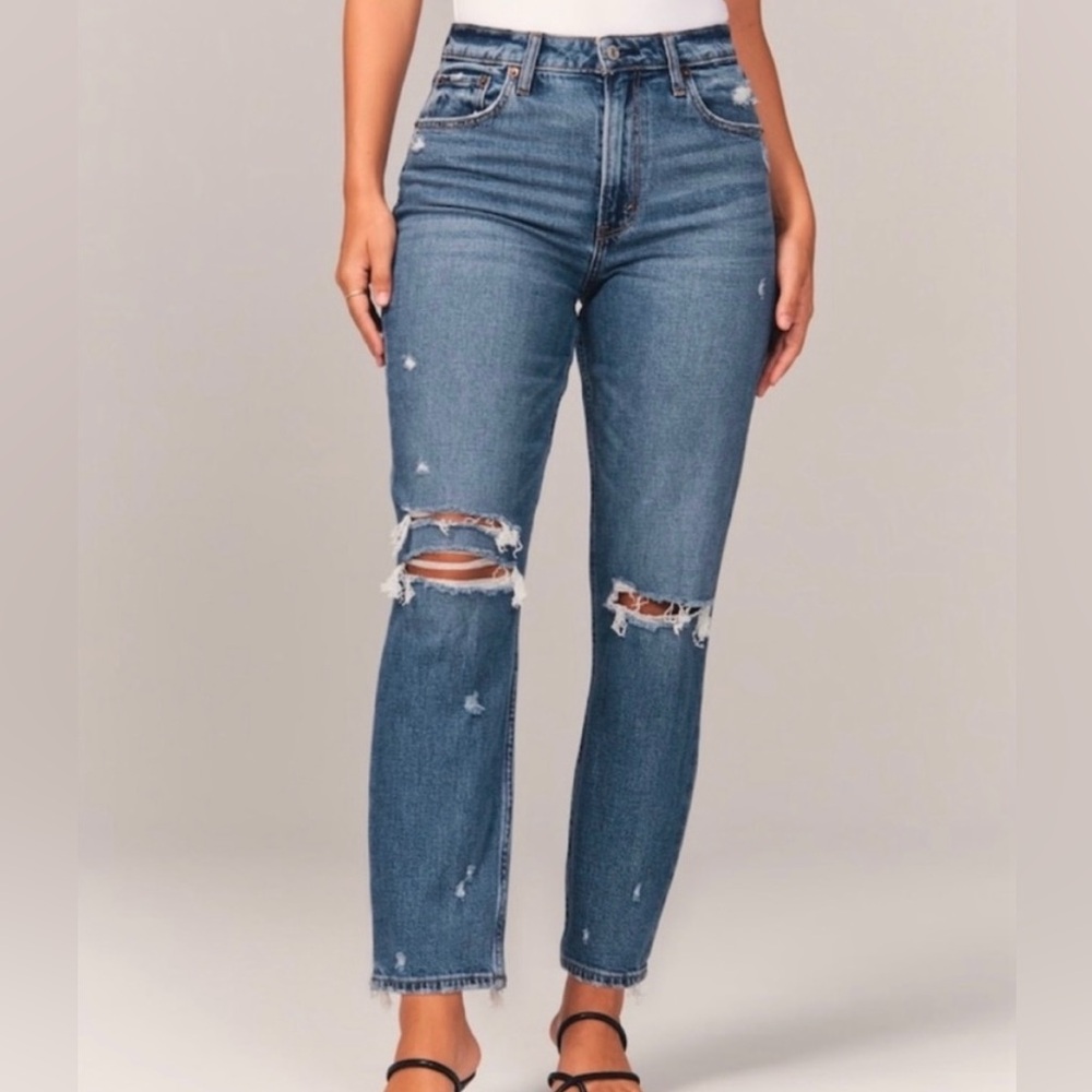 Abercrombie & Fitch Curve Love The Mom High
Rise Jean / 29 x-short